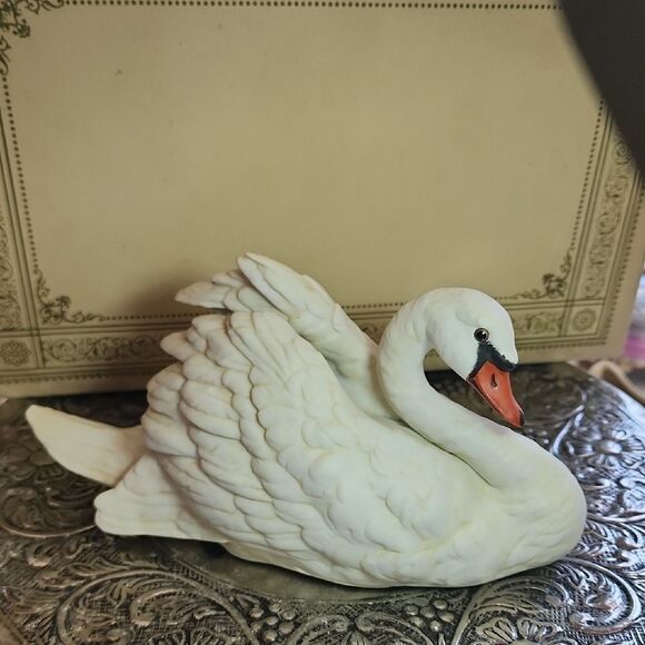 Vintage 2001 Heritage Collection Fine Porcelain 'Silent Splendor' Swan Coquette - Picture 3 of 15
